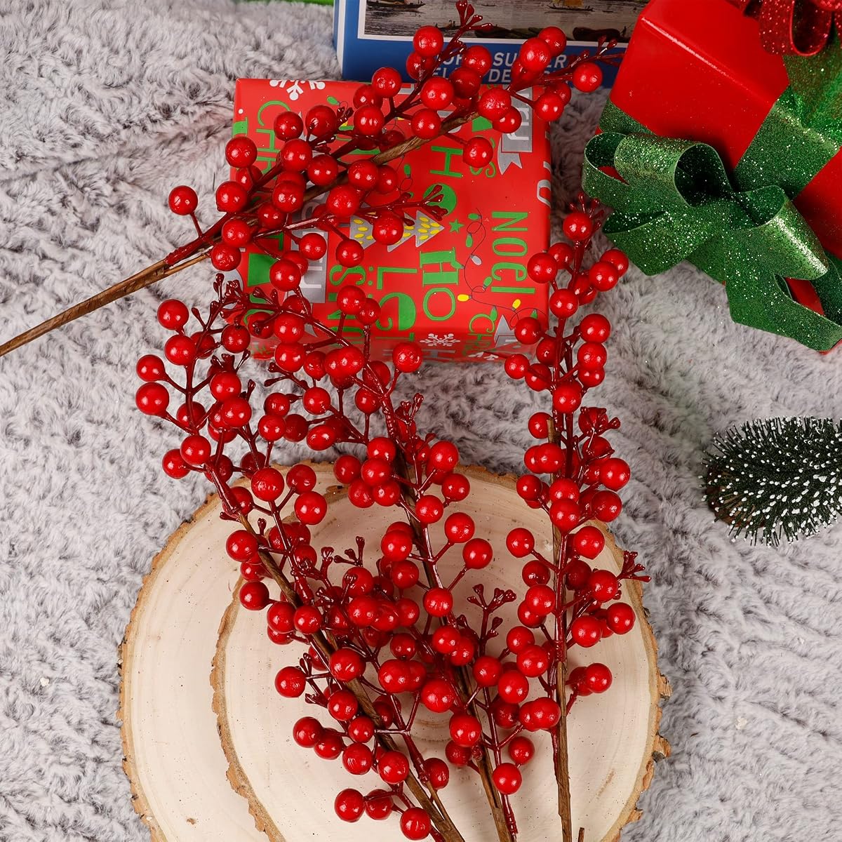 winemana 5 Pcs 19" Christmas Red Berries Stems, Picks for DIY Crafts Wreath Garland Christmas Ornaments Vase Decor - imagen de detalle 4