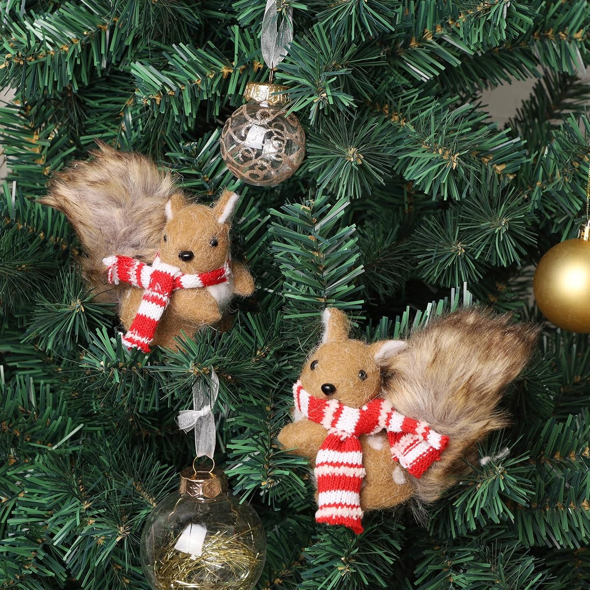 winemana Christmas Squirrel Table Decor, Set of 2 Squirrel Ornaments Woodland Animals Figurine with Scarf Christmas Winter Holiday Decorations for Indoor Home Mantle Office Xmas Gifts - imagen de detalle 5