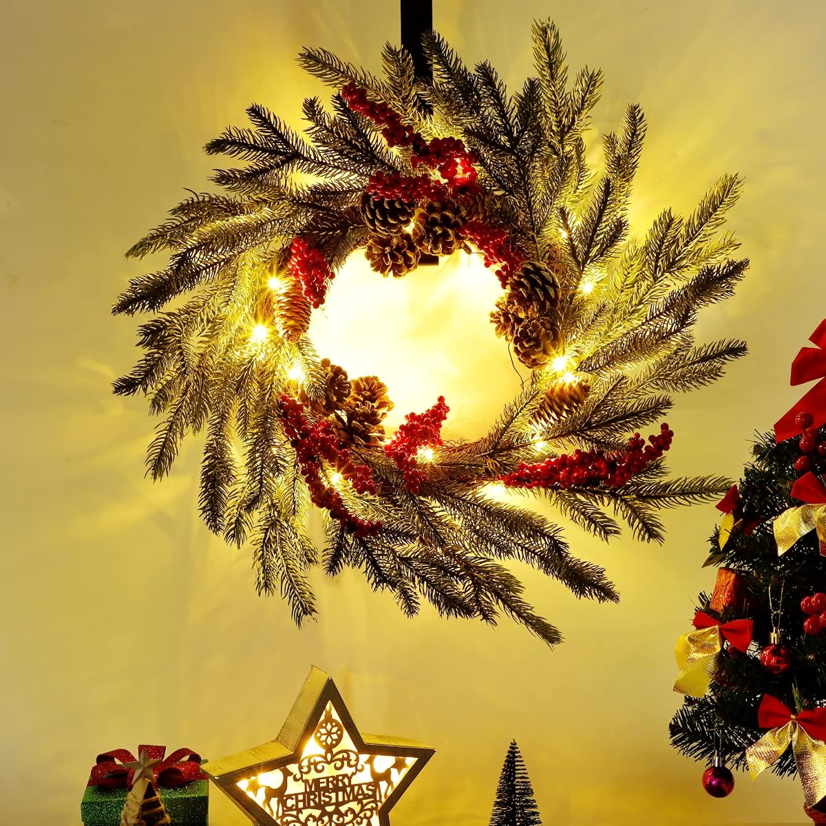 winemana 24 Inch Pre-Lit Christmas Wreath with Hanger, Timer, Pine Cone and Red Berries, Battery-Operated 20 LED Lighted Artificial Wreath Decoration for Front Door Mantel Xmas Party - imagem de detalhe 6